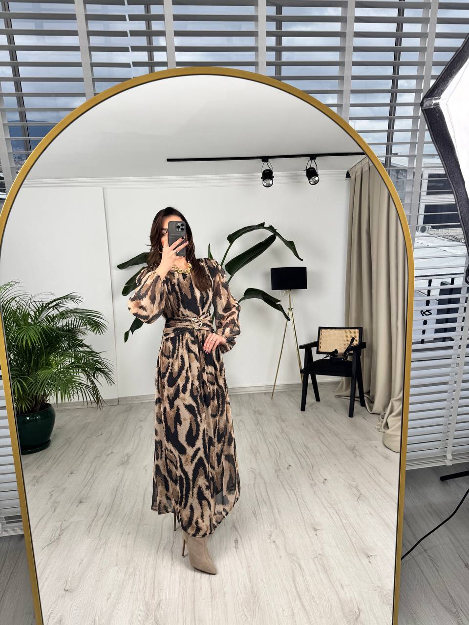 Kahve%20Siyah%20Desenli%20Bel%20Detay%20Astarlı%20Maxi%20Boy%20Şifon%20Elbise