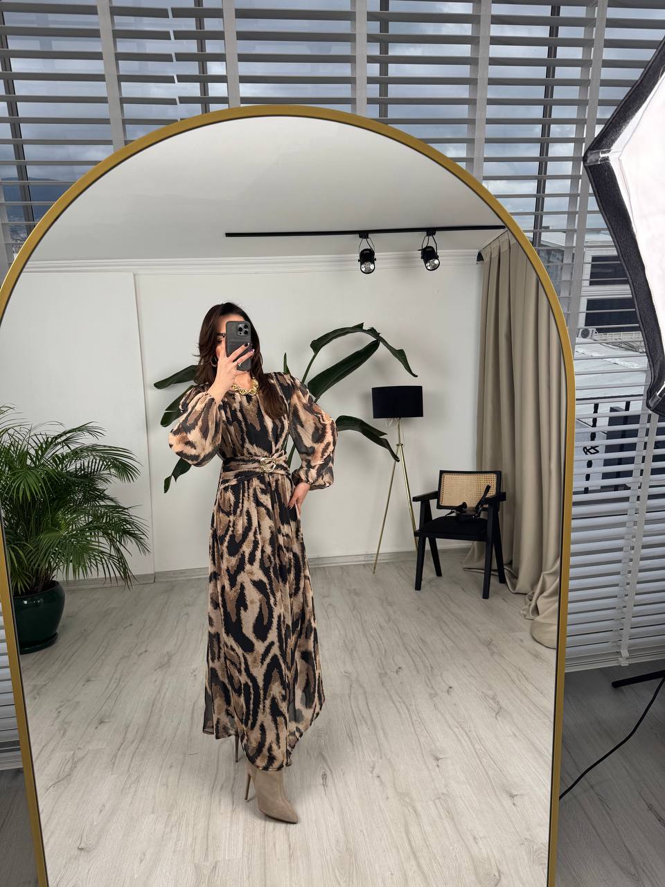 Kahve%20Siyah%20Desenli%20Bel%20Detay%20Astarlı%20Maxi%20Boy%20Şifon%20Elbise