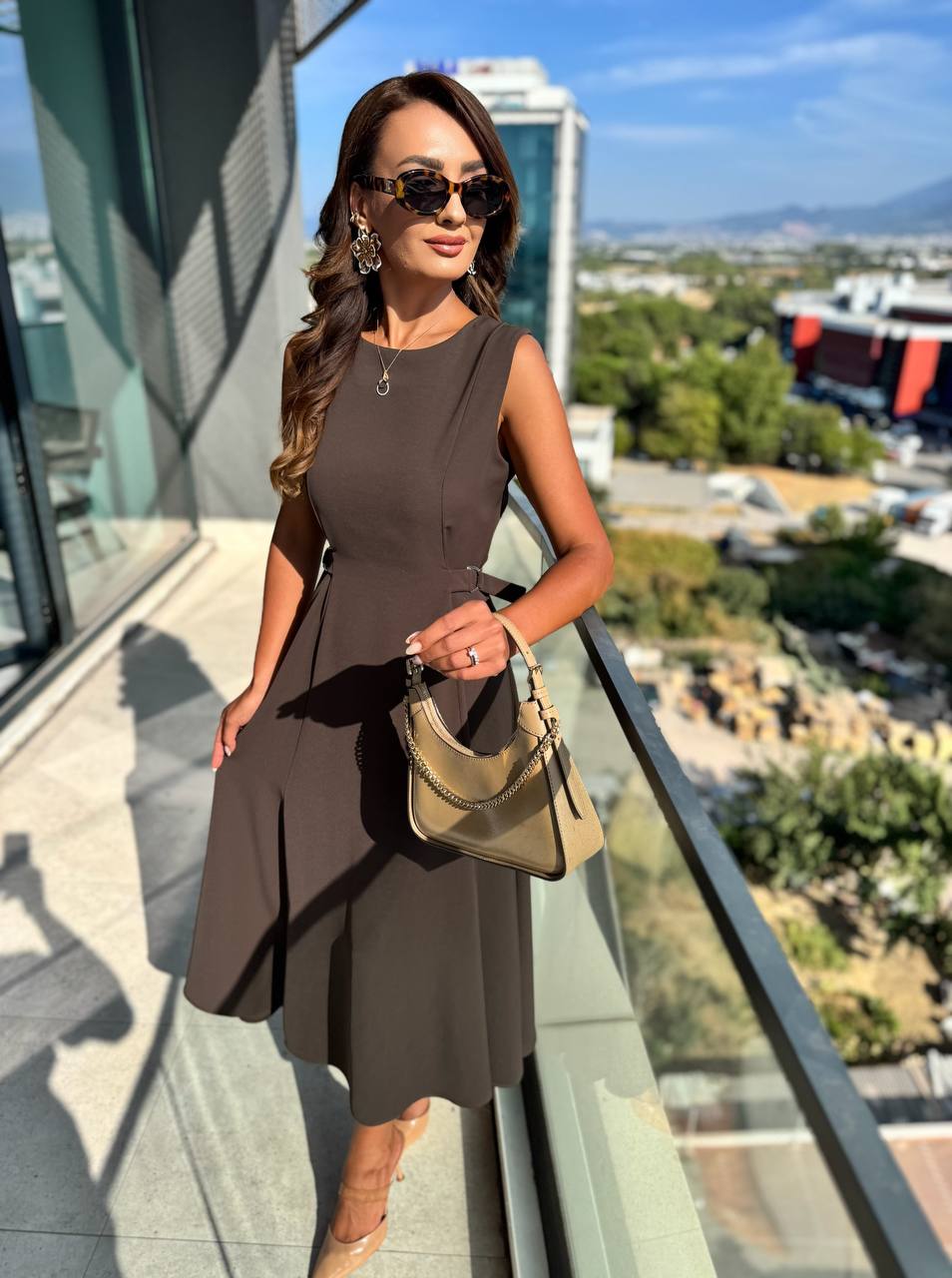 Kahverengi%20Bel%20Kemer%20Detaylı%20Double%20Crep%20Kumaş%20Midi%20Boy%20Elbise