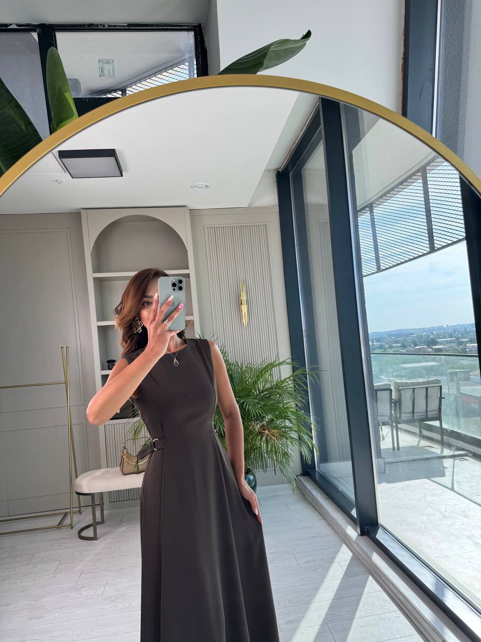 Kahverengi%20Bel%20Kemer%20Detaylı%20Double%20Crep%20Kumaş%20Midi%20Boy%20Elbise