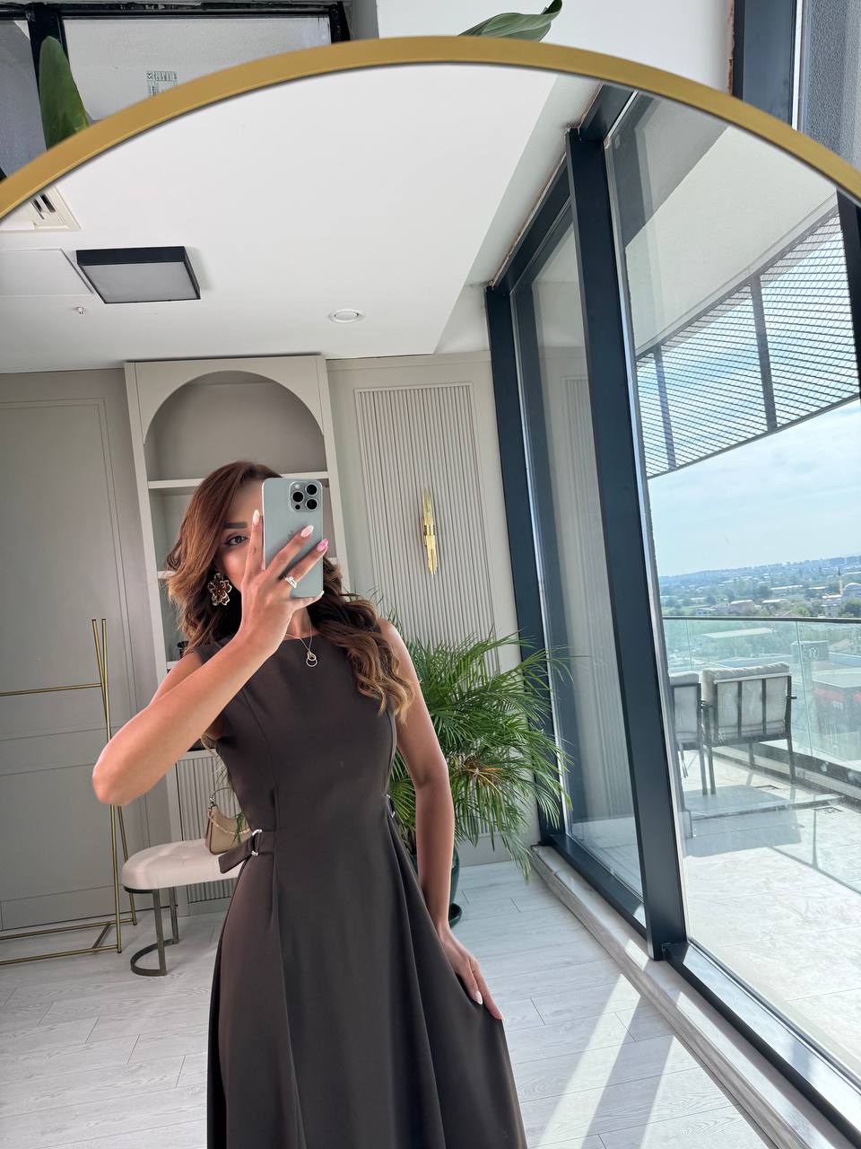 Kahverengi%20Bel%20Kemer%20Detaylı%20Double%20Crep%20Kumaş%20Midi%20Boy%20Elbise