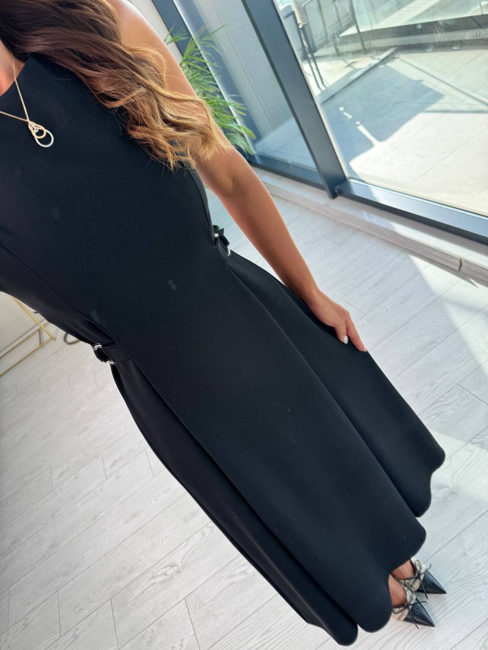 Siyah%20Bel%20Kemer%20Detaylı%20Double%20Crep%20Kumaş%20Midi%20Boy%20Elbise