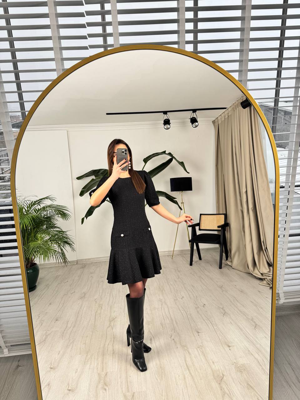 Siyah%20Kol%20Detay%20İnci%20Düğmeli%20Tuvid%20Kumaş%20Elbise
