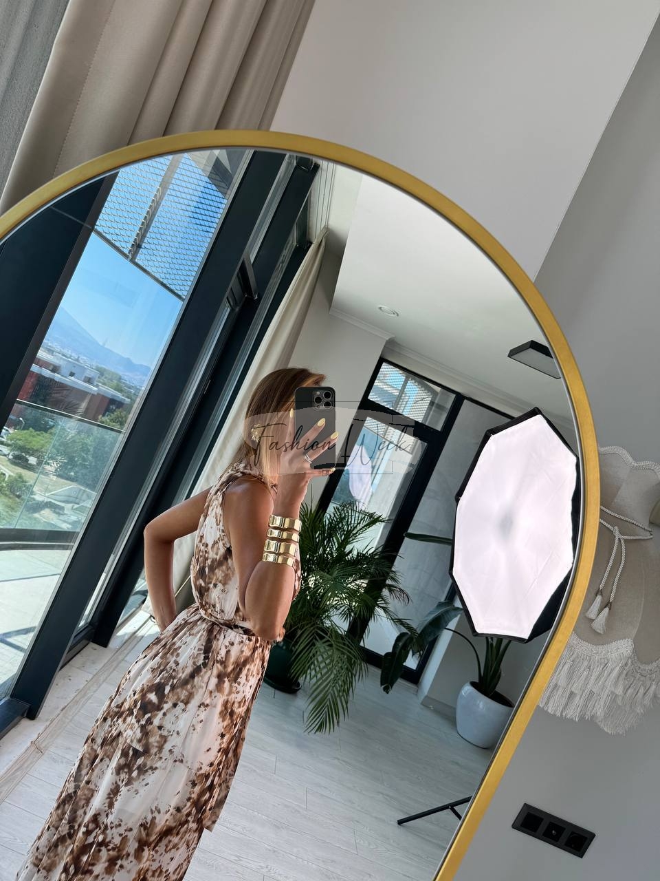 Kahve%20Desenli%20Astarlı%20Halter%20Yaka%20Şifon%20Elbise
