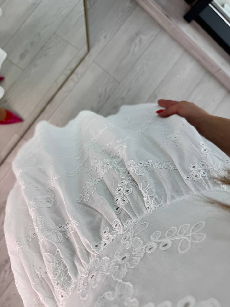 Tasarım%20Beyaz%20Sırt%20Bağlamalı%20Astarlı%20%100%20Pamuk%20Brode%20Elbise