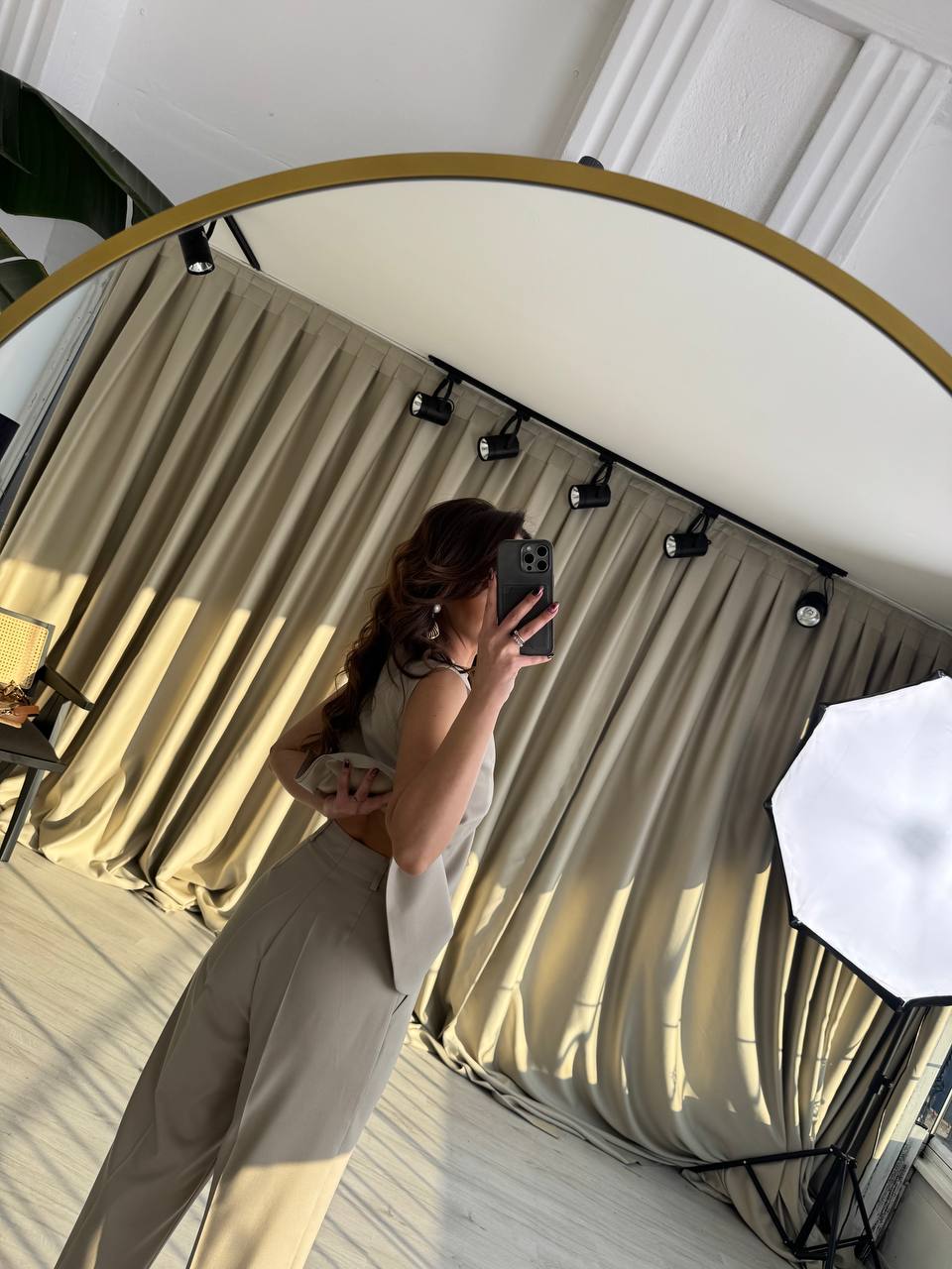 Tasarım%20Taş%20Rengi%20Çiçek%20Düğme%20Detaylı%20Yelek%20Pantolon%20Takım
