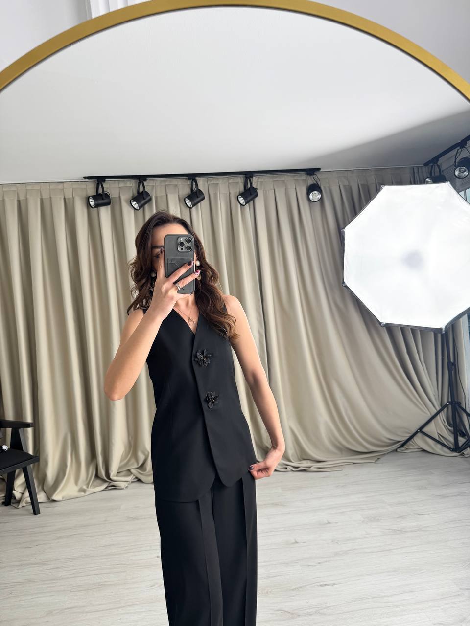 Tasarım%20Siyah%20Çiçek%20Düğme%20Detaylı%20Yelek%20Pantolon%20Takım