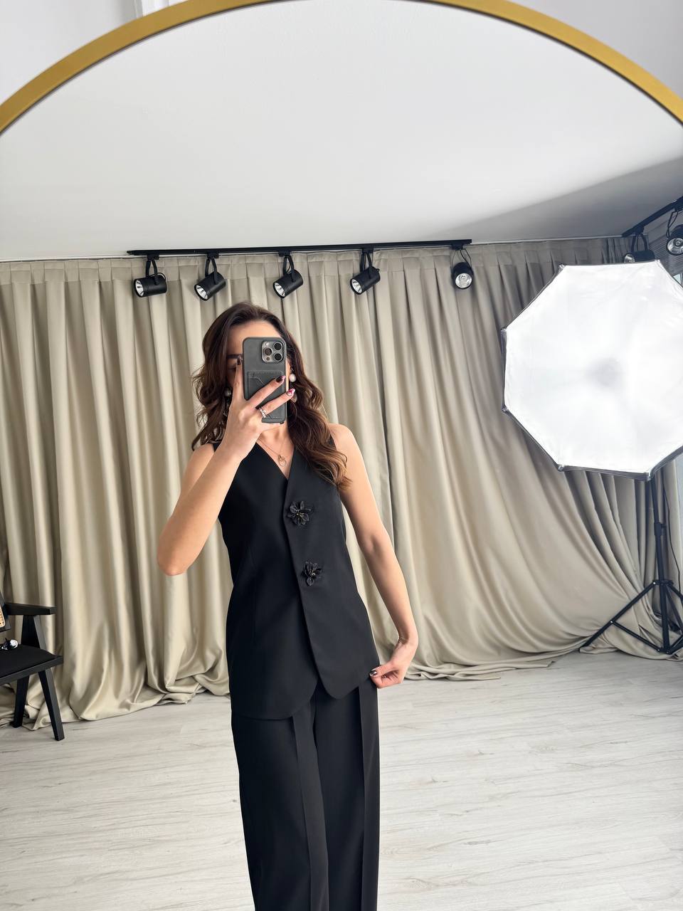 Tasarım%20Siyah%20Çiçek%20Düğme%20Detaylı%20Yelek%20Pantolon%20Takım