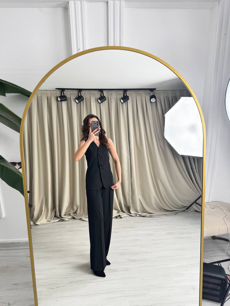 Tasarım%20Siyah%20Çiçek%20Düğme%20Detaylı%20Yelek%20Pantolon%20Takım