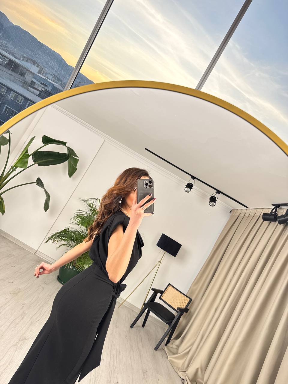 Siyah%20Vatkalı%20Degaje%20Yaka%20Tok%20Krep%20Kumaş%20Elbise