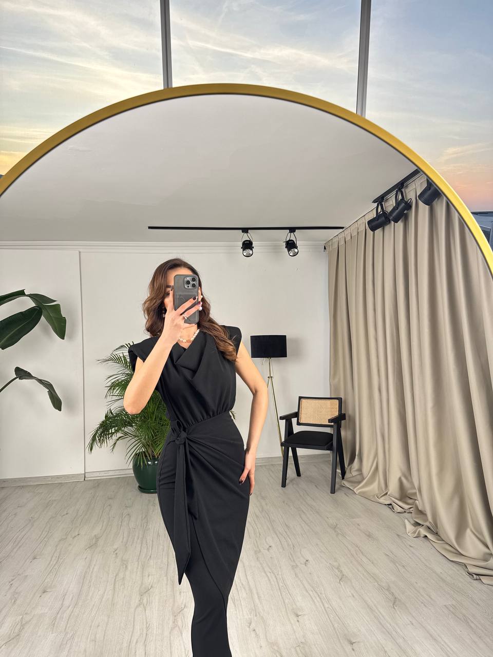 Siyah%20Vatkalı%20Degaje%20Yaka%20Tok%20Krep%20Kumaş%20Elbise