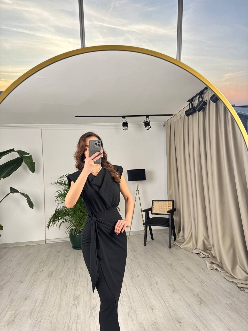 Siyah%20Vatkalı%20Degaje%20Yaka%20Tok%20Krep%20Kumaş%20Elbise