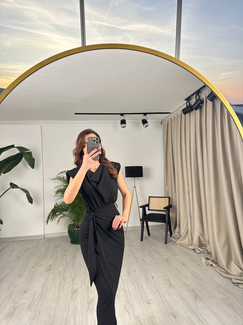 Siyah%20Vatkalı%20Degaje%20Yaka%20Tok%20Krep%20Kumaş%20Elbise