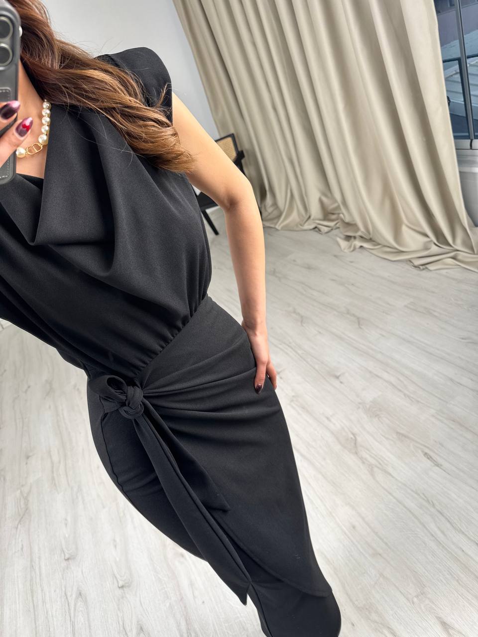 Siyah%20Vatkalı%20Degaje%20Yaka%20Tok%20Krep%20Kumaş%20Elbise