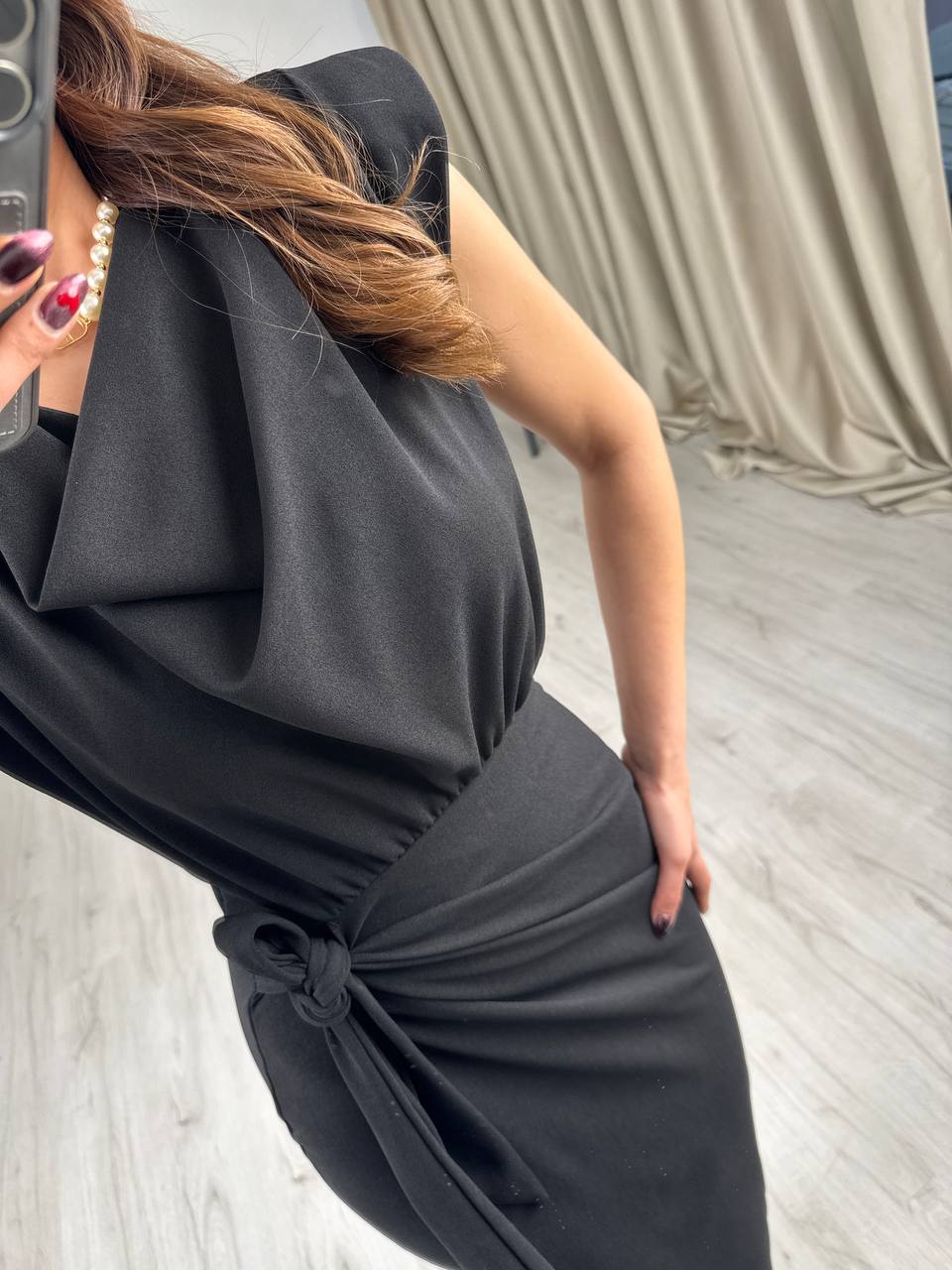 Siyah%20Vatkalı%20Degaje%20Yaka%20Tok%20Krep%20Kumaş%20Elbise