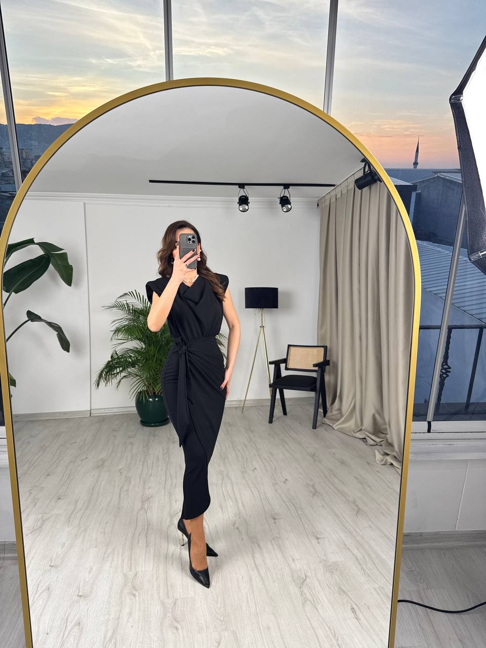 Siyah%20Vatkalı%20Degaje%20Yaka%20Tok%20Krep%20Kumaş%20Elbise