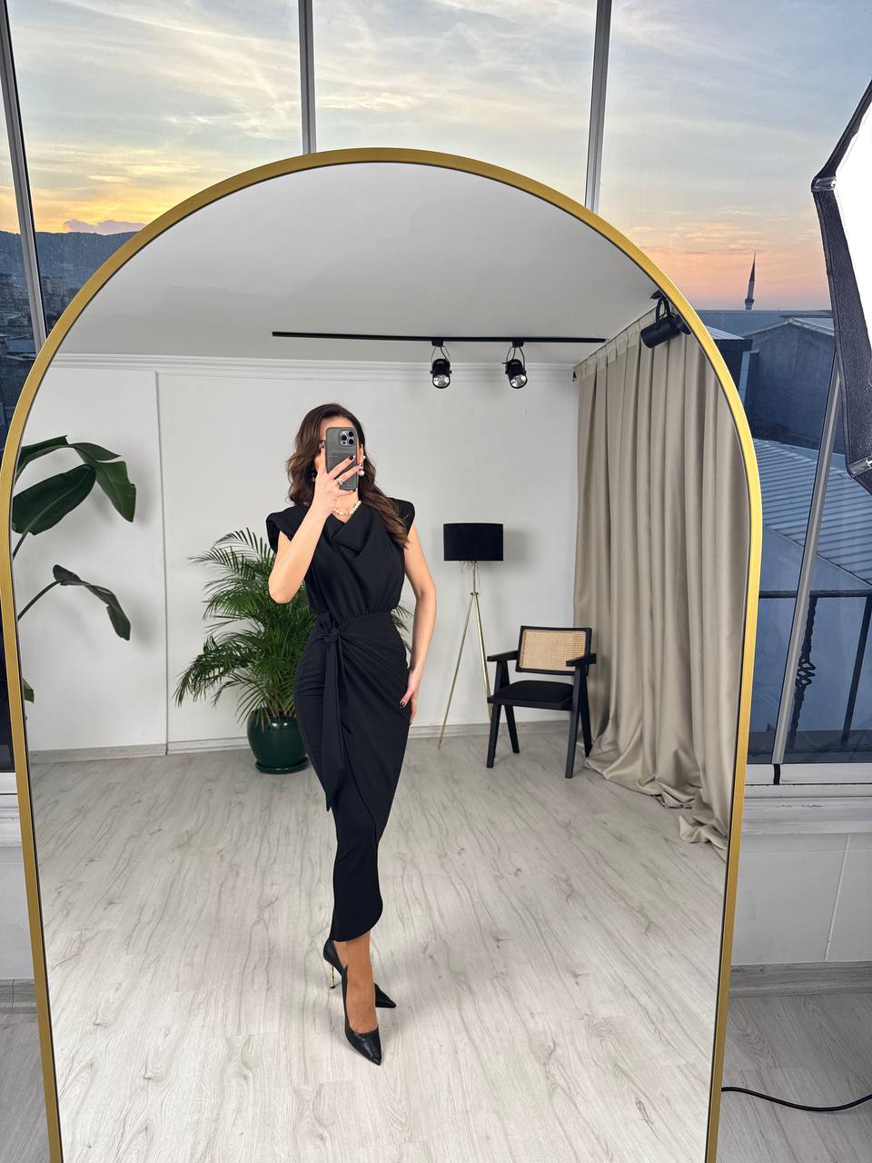 Siyah%20Vatkalı%20Degaje%20Yaka%20Tok%20Krep%20Kumaş%20Elbise