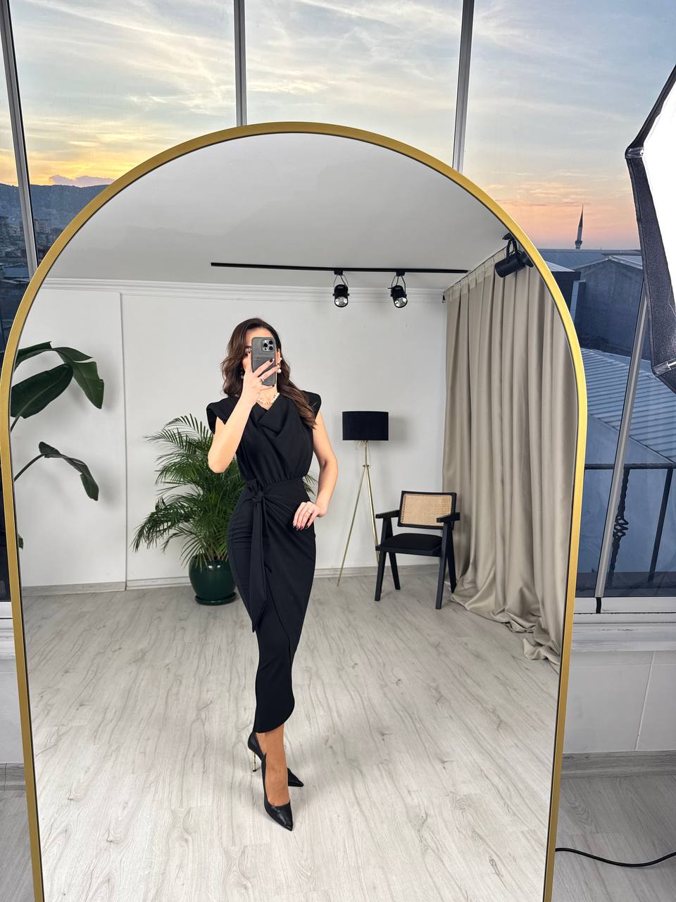 Siyah%20Vatkalı%20Degaje%20Yaka%20Tok%20Krep%20Kumaş%20Elbise