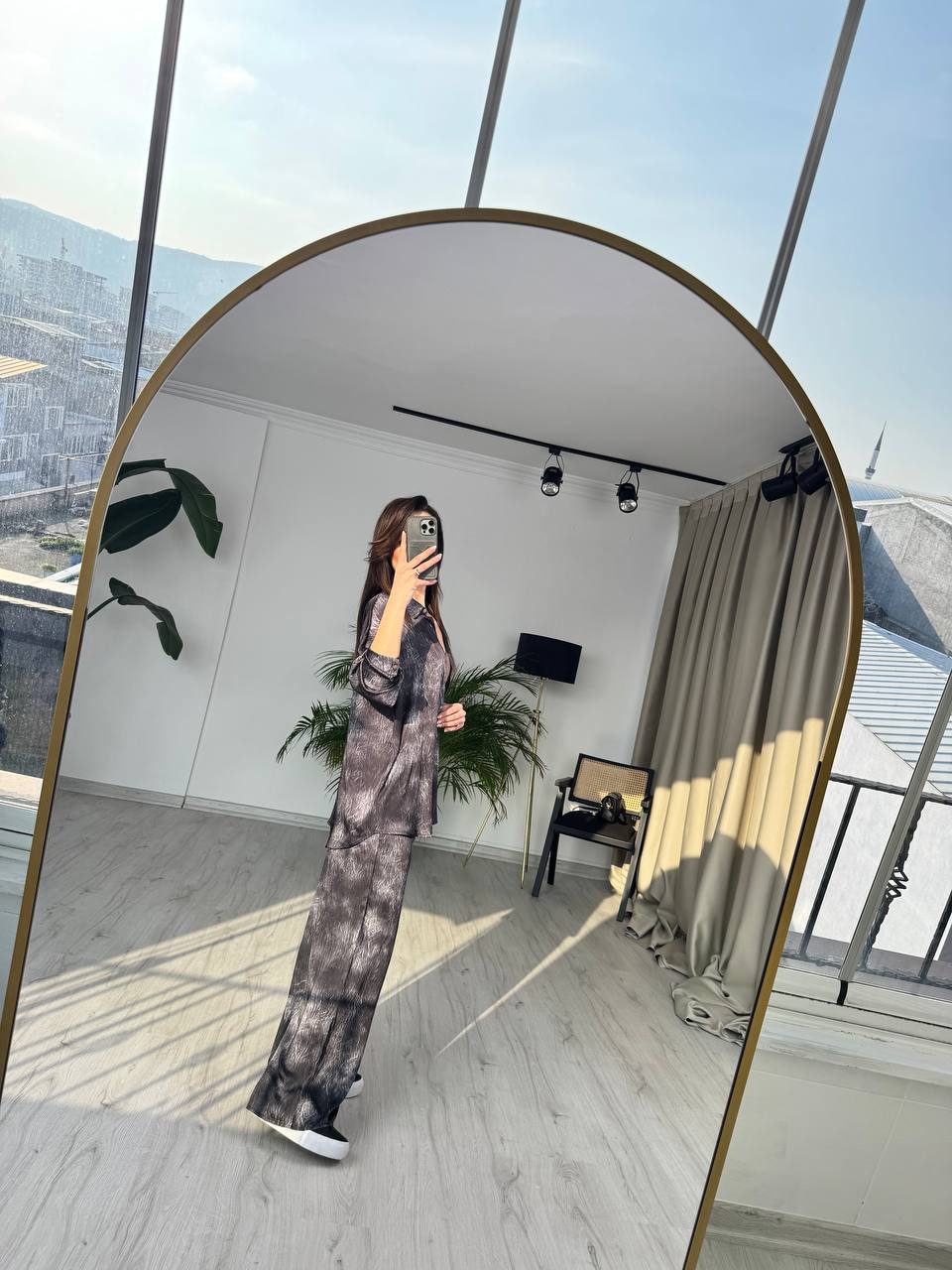 Siyah%20Desenli%20Gömlek%20Pantolon%20Tiril%20Saten%20Takım