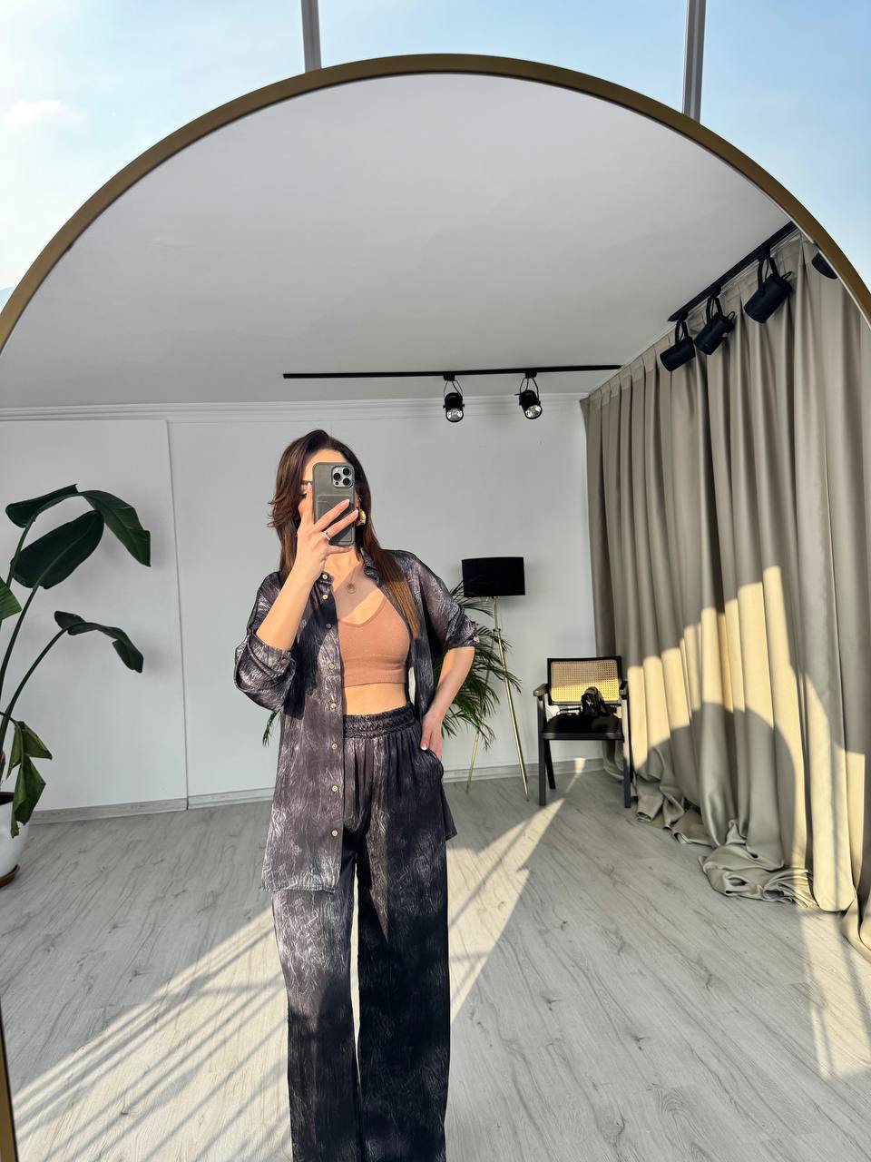 Siyah%20Desenli%20Gömlek%20Pantolon%20Tiril%20Saten%20Takım