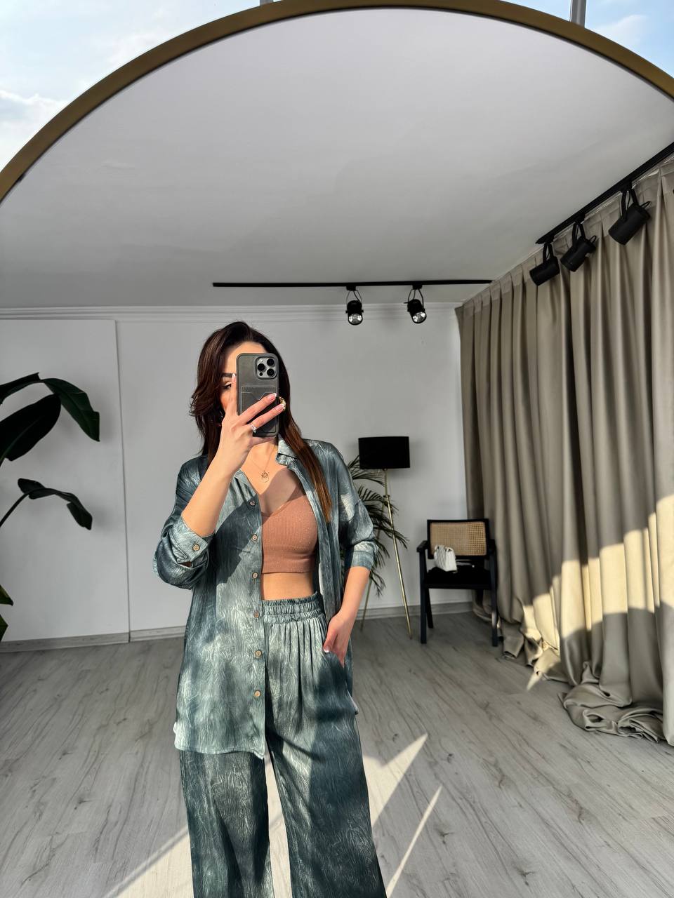 Yeşil%20Desenli%20Gömlek%20Pantolon%20Tiril%20Saten%20Takım