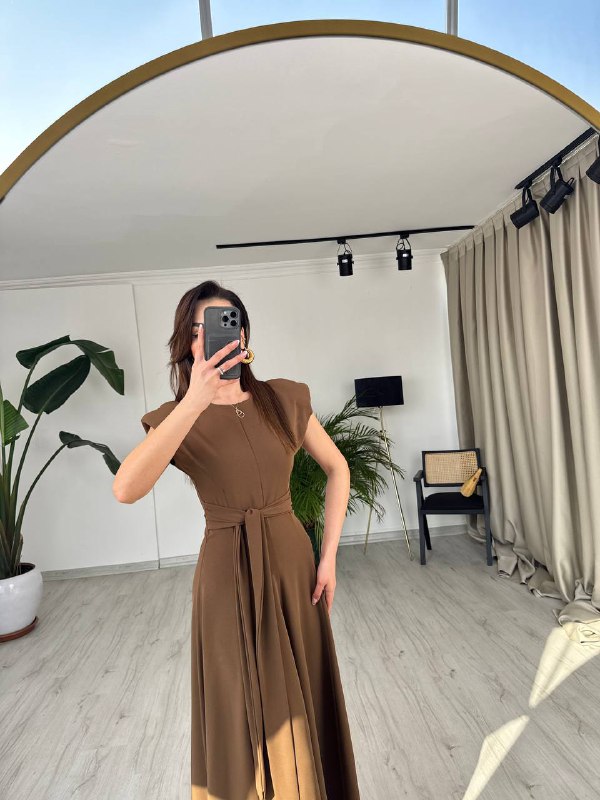 Kahverengi%20Bel%20Kuşaklı%20Tensel%20Kumaş%20Midi%20Boy%20Elbise