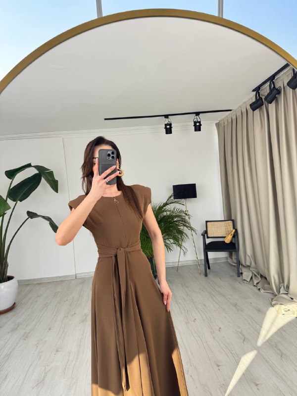 Kahverengi%20Bel%20Kuşaklı%20Tensel%20Kumaş%20Midi%20Boy%20Elbise
