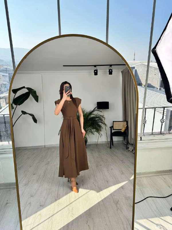 Kahverengi%20Bel%20Kuşaklı%20Tensel%20Kumaş%20Midi%20Boy%20Elbise