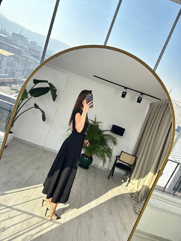 Siyah%20Bel%20Kuşaklı%20Tensel%20Kumaş%20Midi%20Boy%20Elbise