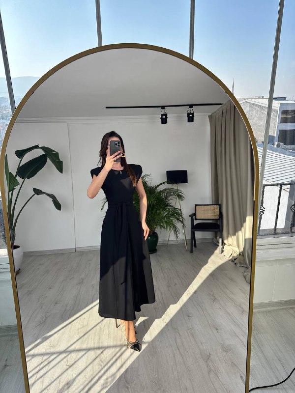 Siyah%20Bel%20Kuşaklı%20Tensel%20Kumaş%20Midi%20Boy%20Elbise