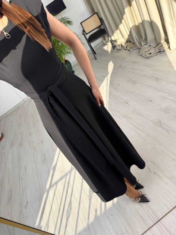 Siyah%20Bel%20Kuşaklı%20Tensel%20Kumaş%20Midi%20Boy%20Elbise