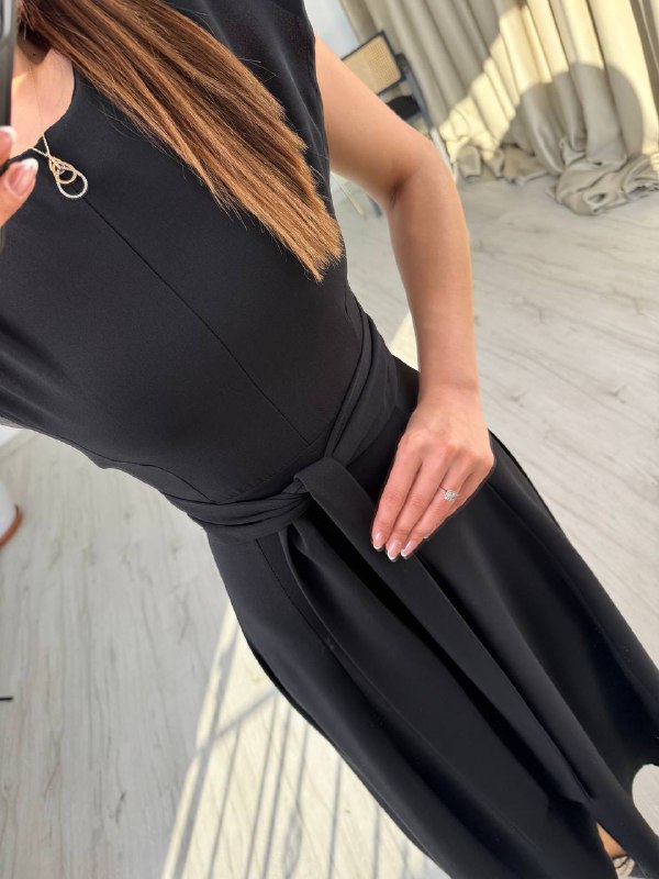 Siyah%20Bel%20Kuşaklı%20Tensel%20Kumaş%20Midi%20Boy%20Elbise