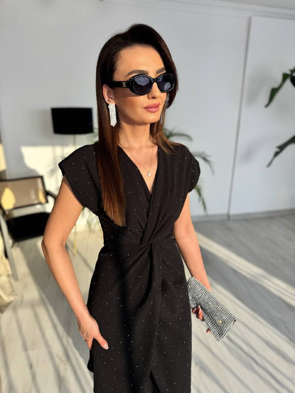 Siyah%20Minimal%20Taş%20Detaylı%20Krep%20Kumaş%20Elbise