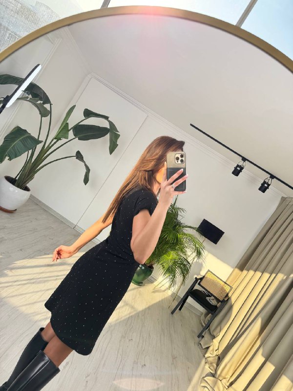 Siyah%20Minimal%20Taş%20Detaylı%20Krep%20Kumaş%20Elbise