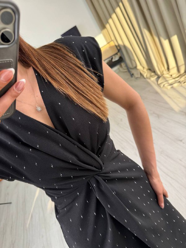 Siyah%20Minimal%20Taş%20Detaylı%20Krep%20Kumaş%20Elbise
