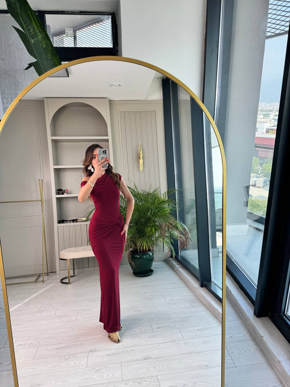 Tasarım%20Bordo%20Omuz%20ve%20Yırtmaç%20Detaylı%20İthal%20Likralı%20Candy%20Kumaş%20Elbise