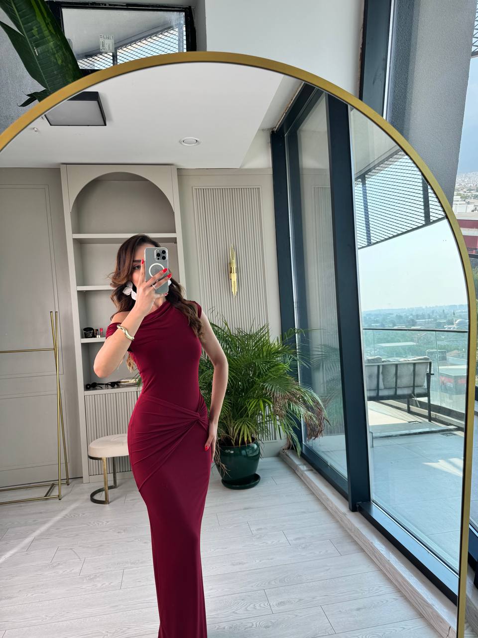 Tasarım%20Bordo%20Omuz%20ve%20Yırtmaç%20Detaylı%20İthal%20Likralı%20Candy%20Kumaş%20Elbise
