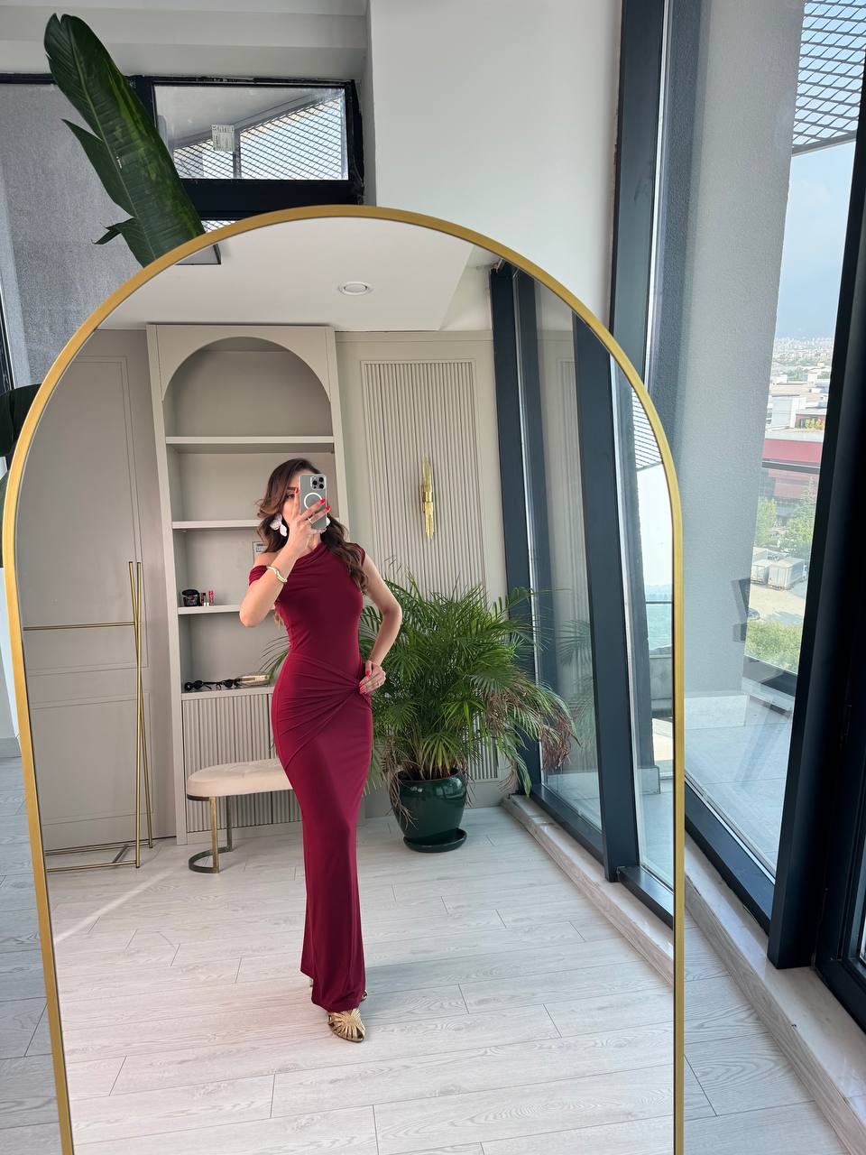 Tasarım%20Bordo%20Omuz%20ve%20Yırtmaç%20Detaylı%20İthal%20Likralı%20Candy%20Kumaş%20Elbise