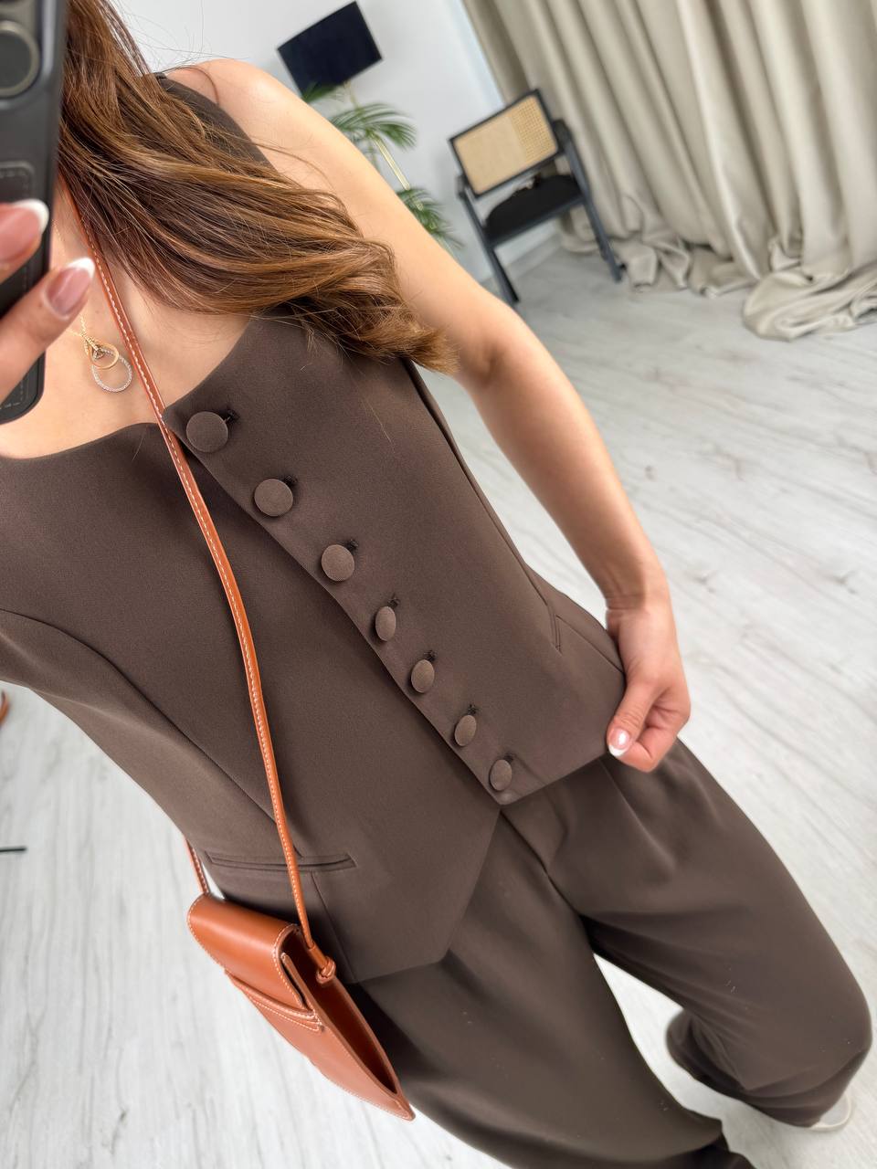 Kahverengi%20Top%20Düğmeli%20Premium%20İpekli%20Krep%20Kumaş%20Pantolon%20Yelek%20Takım