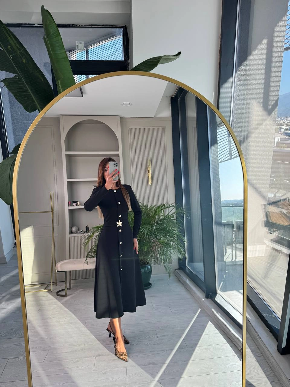 Siyah%20Gold%20Düğme%20Detaylı%20Krep%20Kumaş%20Elbise