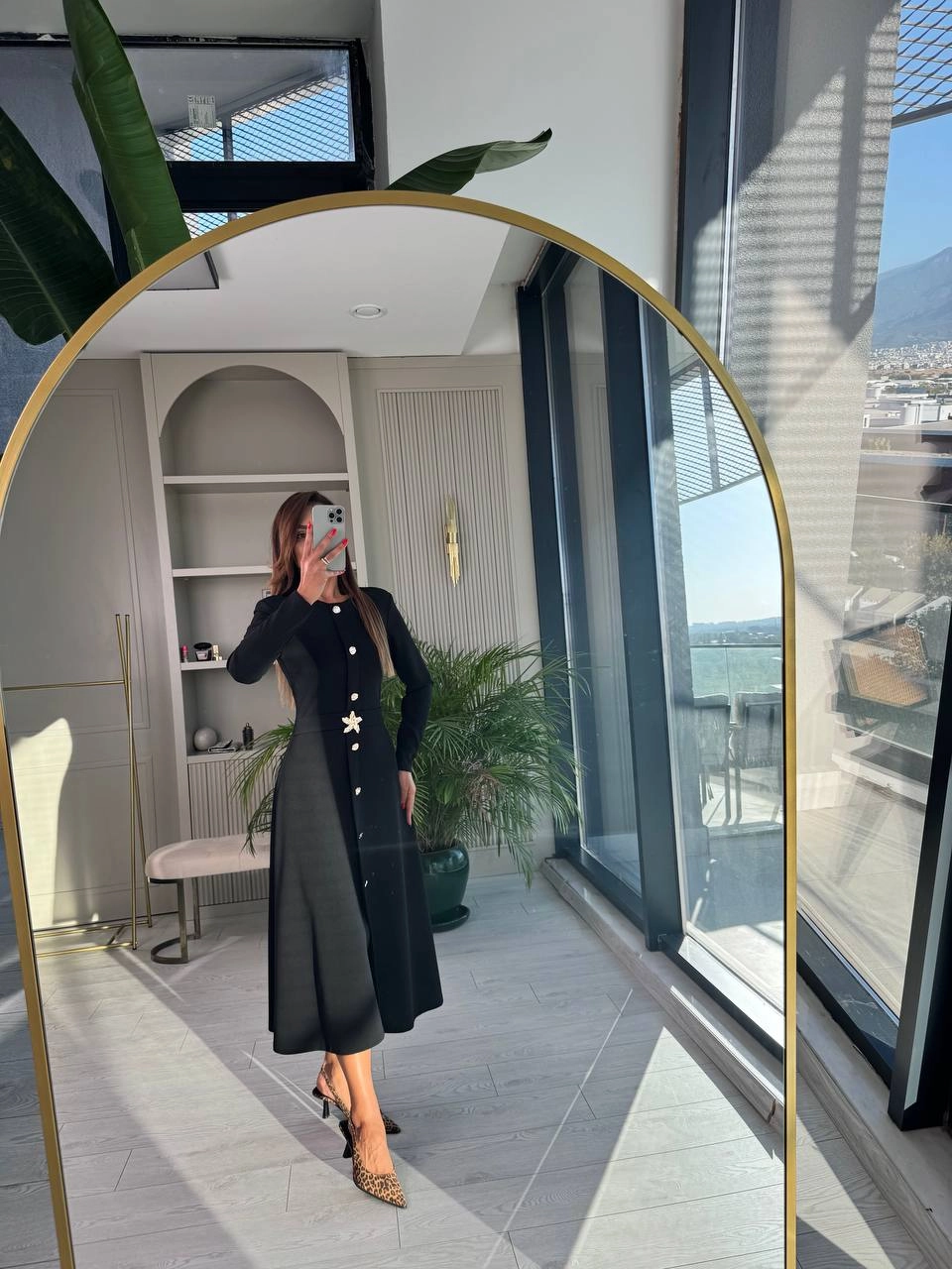 Siyah%20Gold%20Düğme%20Detaylı%20Krep%20Kumaş%20Elbise