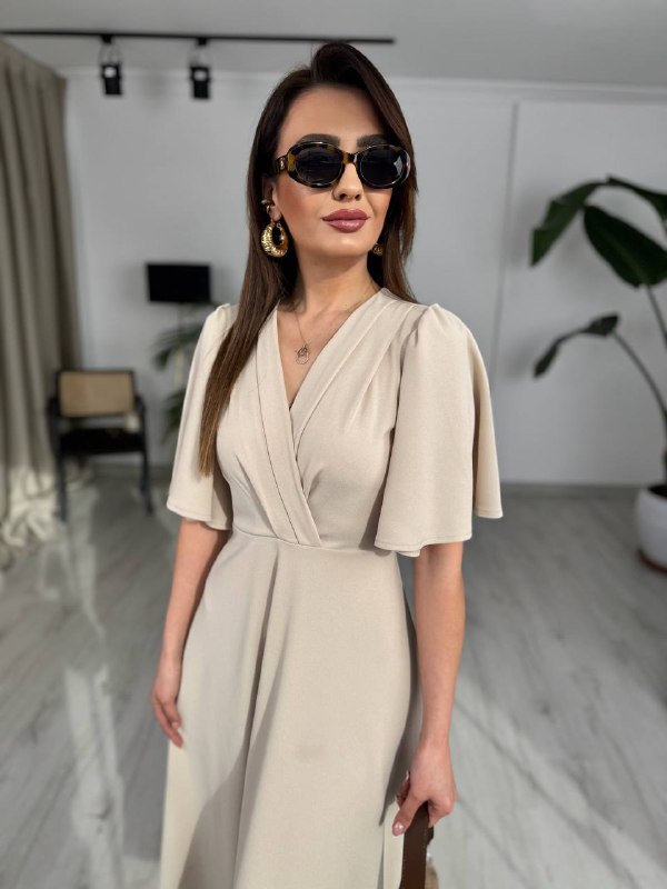 Bej%20Kol%20Detay%20Krep%20Kumaş%20Elbise