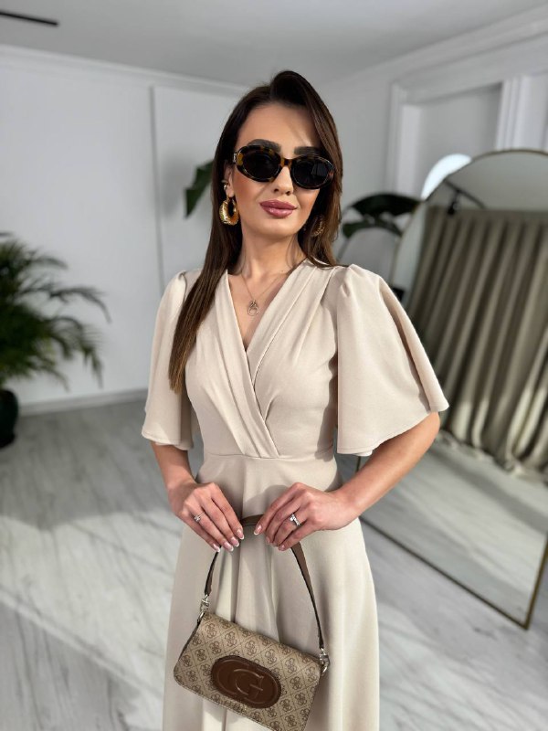 Bej%20Kol%20Detay%20Krep%20Kumaş%20Elbise