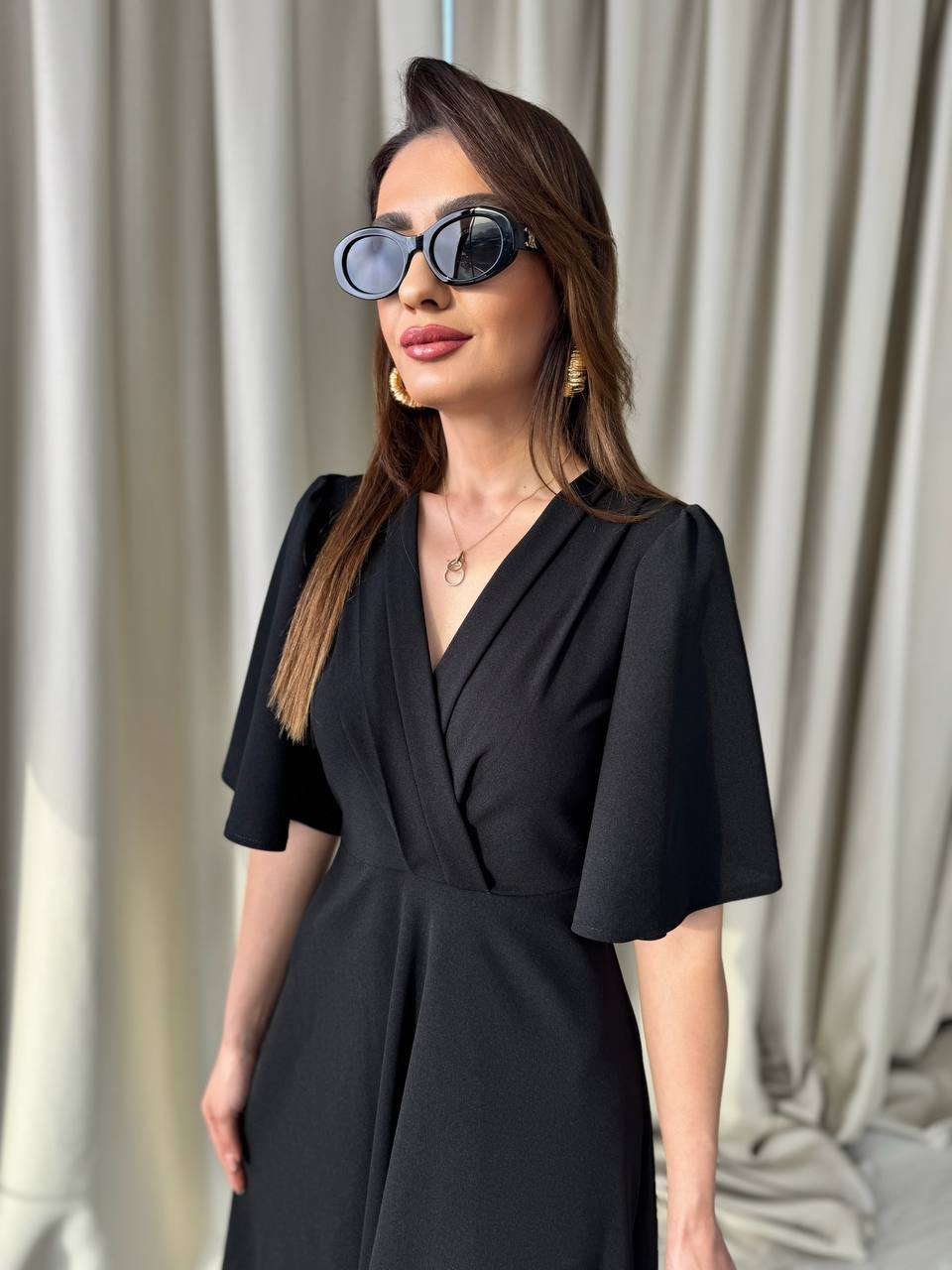 Siyah%20Kol%20Detay%20Krep%20Kumaş%20Elbise