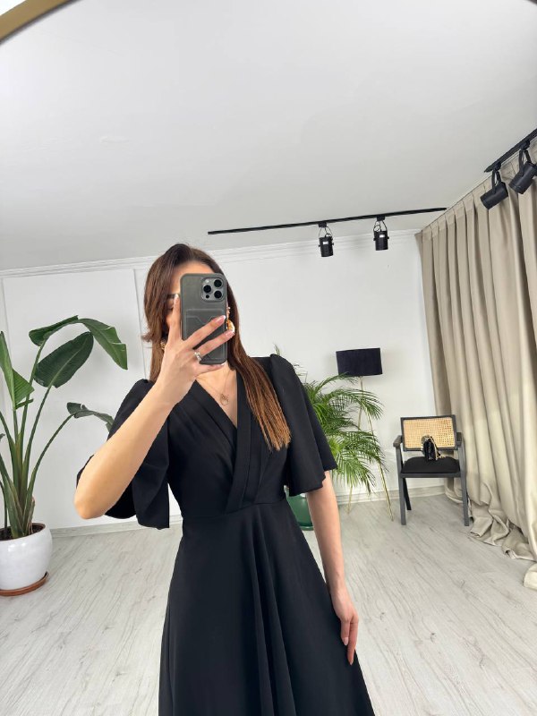 Siyah%20Kol%20Detay%20Krep%20Kumaş%20Elbise
