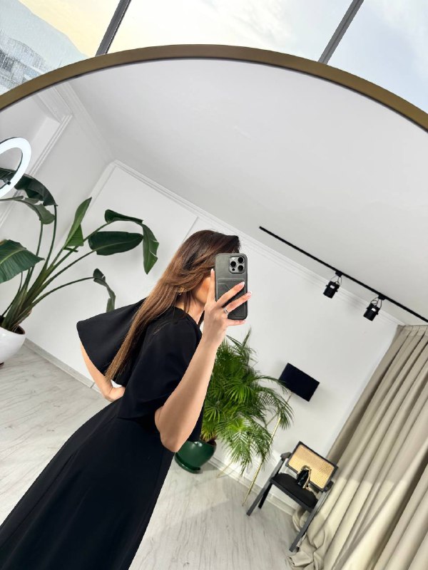 Siyah%20Kol%20Detay%20Krep%20Kumaş%20Elbise