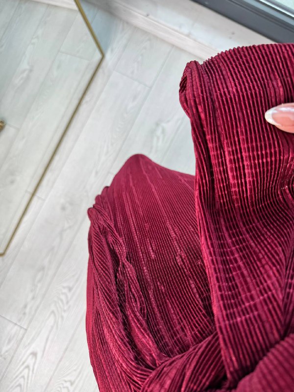 Bordo%20Vatkalı%20Astarlı%20Piliseli%20Kumaş%20Elbise