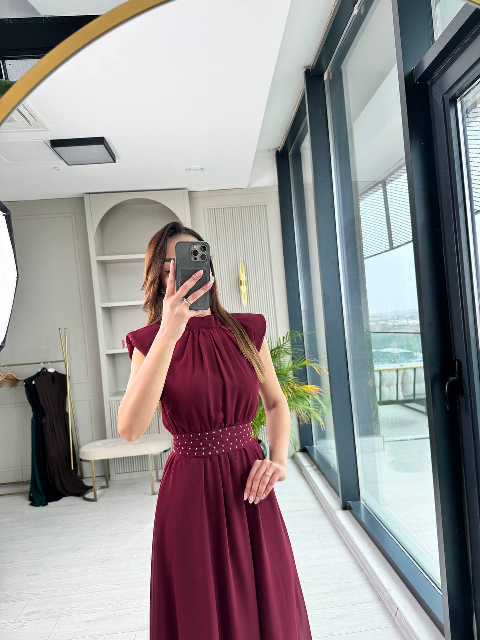 Bordo%20Taşlı%20Kuşak%20Detaylı%20Astarlı%20Şifon%20Elbise
