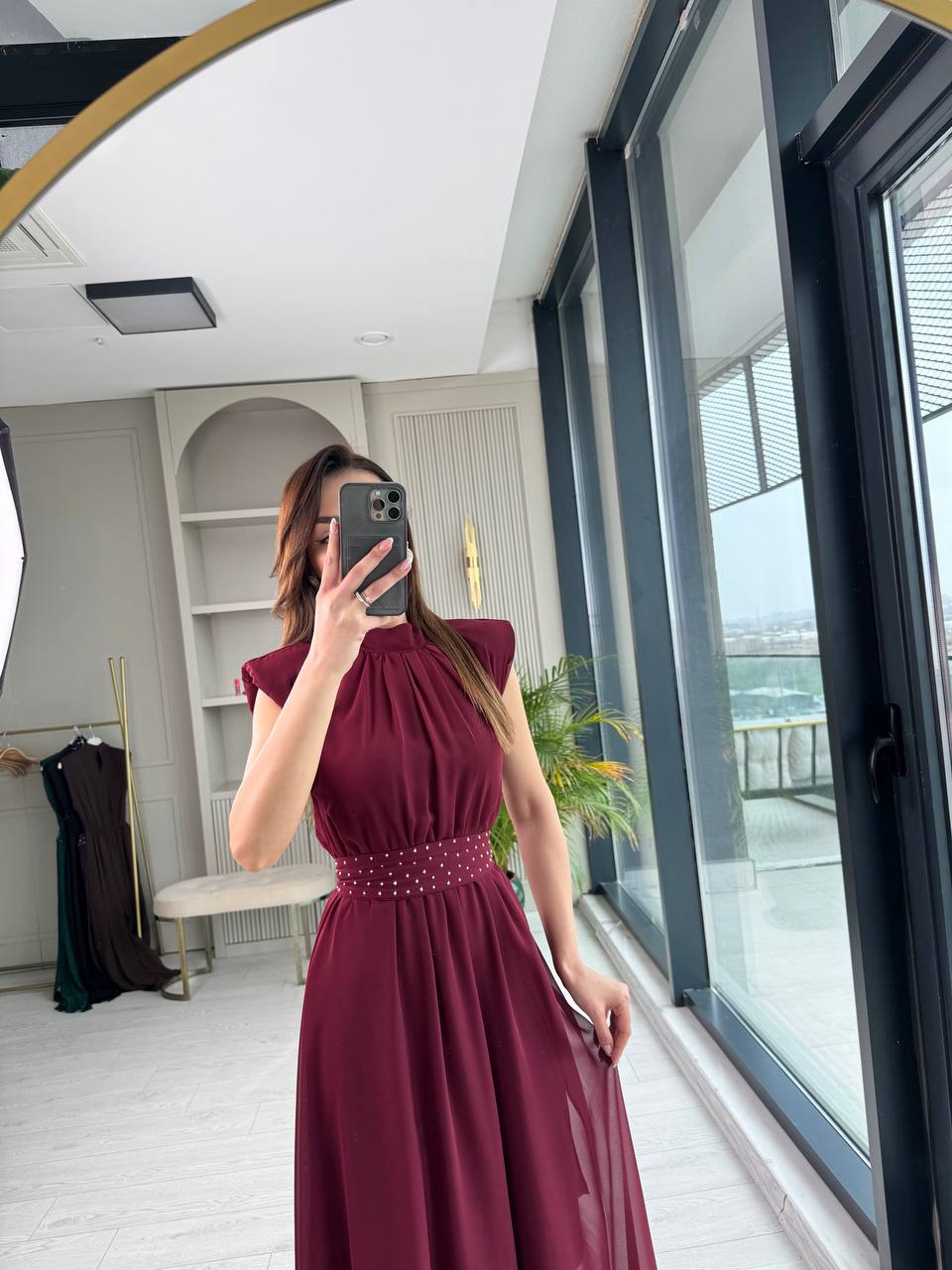 Bordo%20Taşlı%20Kuşak%20Detaylı%20Astarlı%20Şifon%20Elbise
