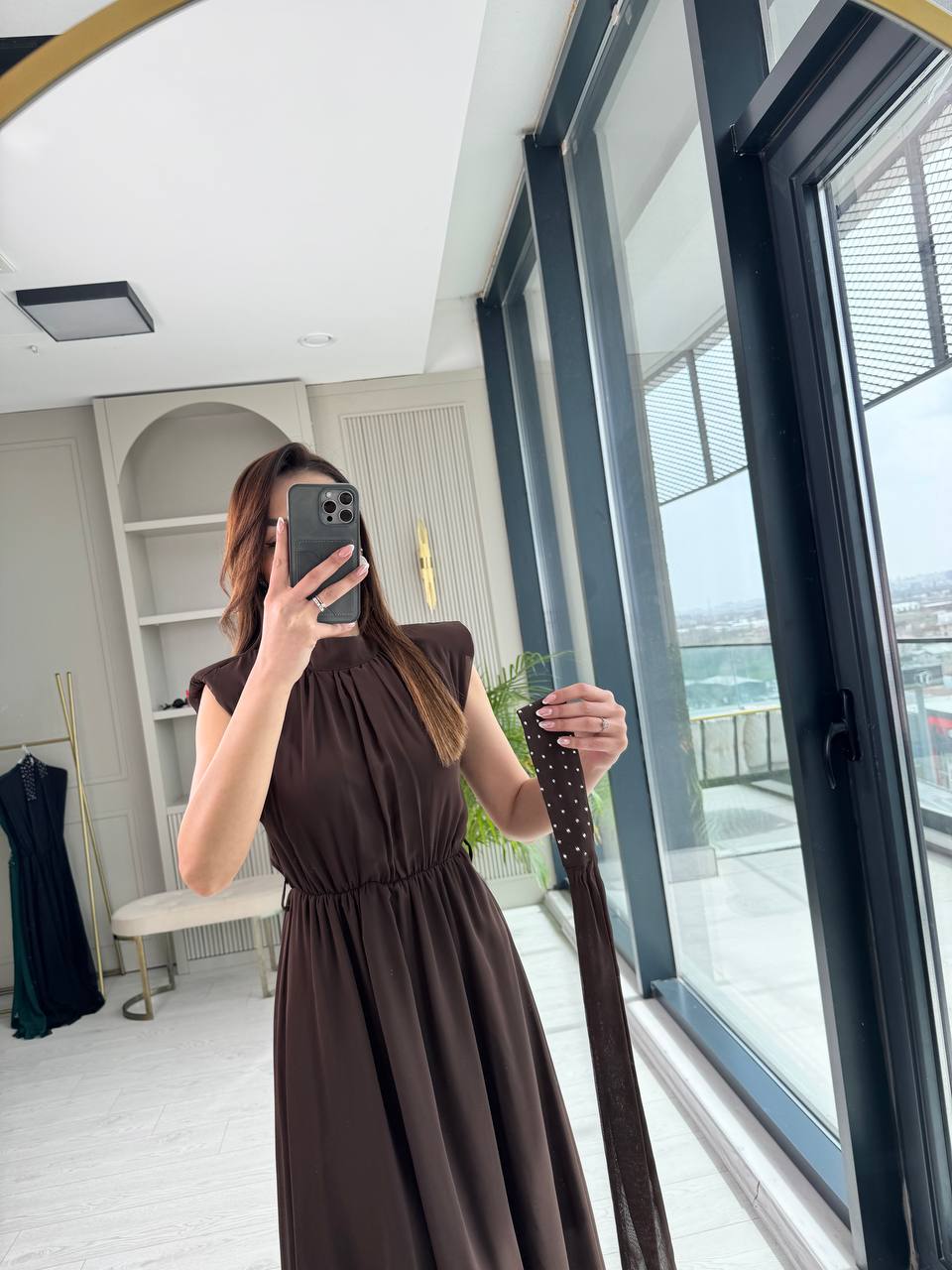 Kahverengi%20Taşlı%20Kuşak%20Detaylı%20Astarlı%20Şifon%20Elbise